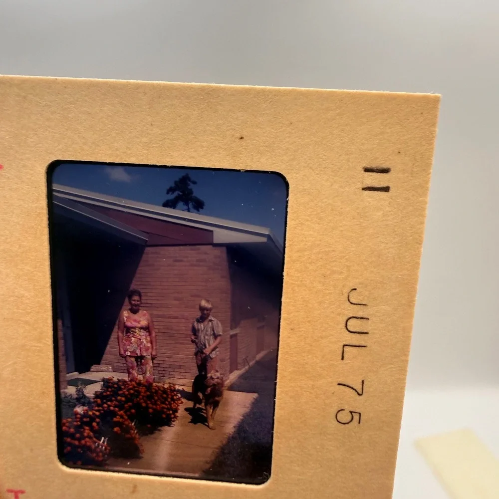 Manon vintage slide